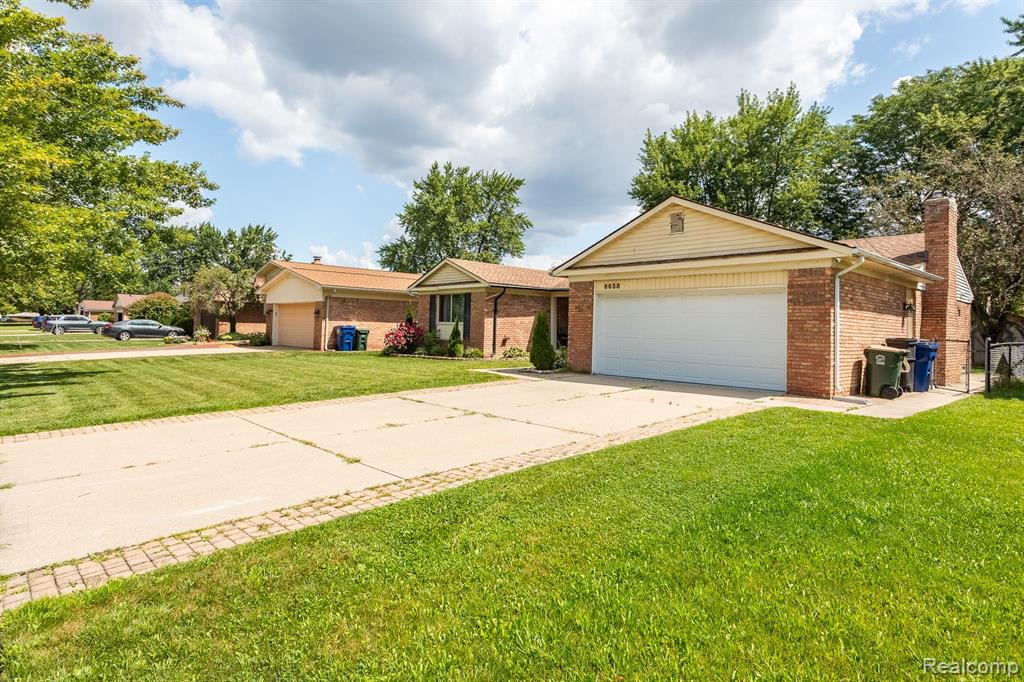 6658 Carriage Hills Drive