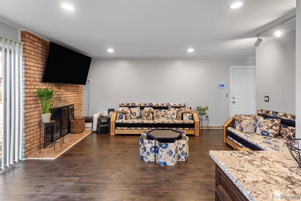 6658 Carriage Hills Drive