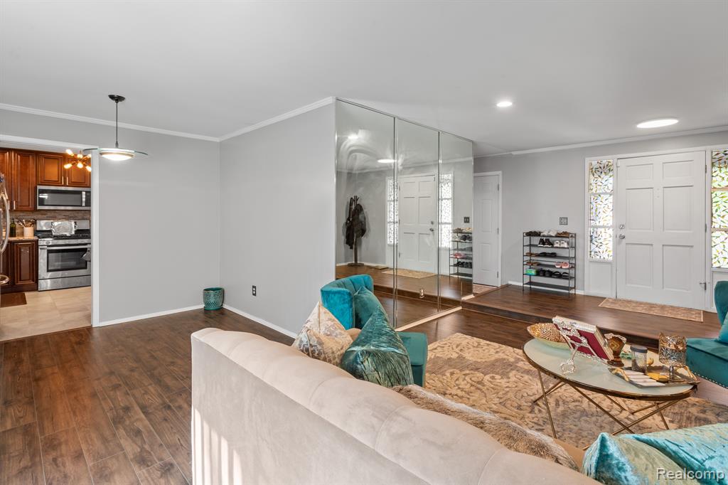 6658 Carriage Hills Drive