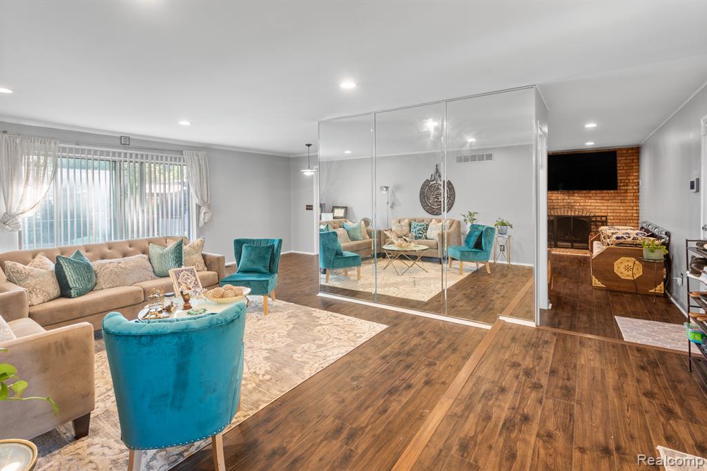 6658 Carriage Hills Drive