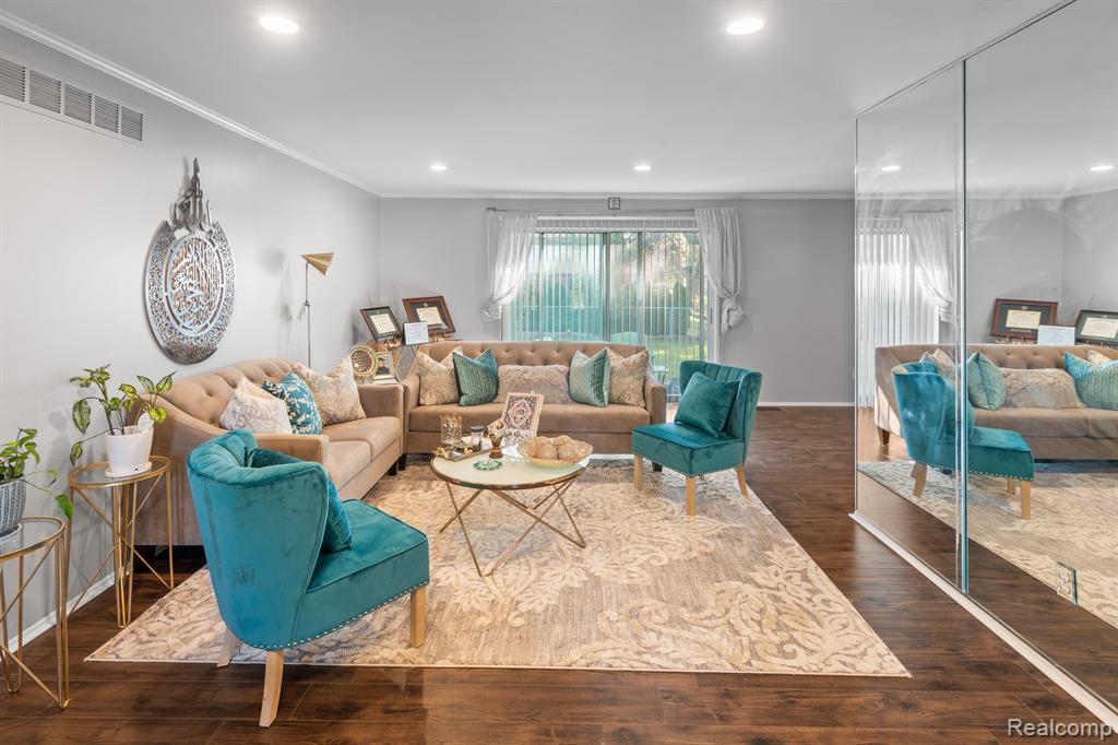 6658 Carriage Hills Drive