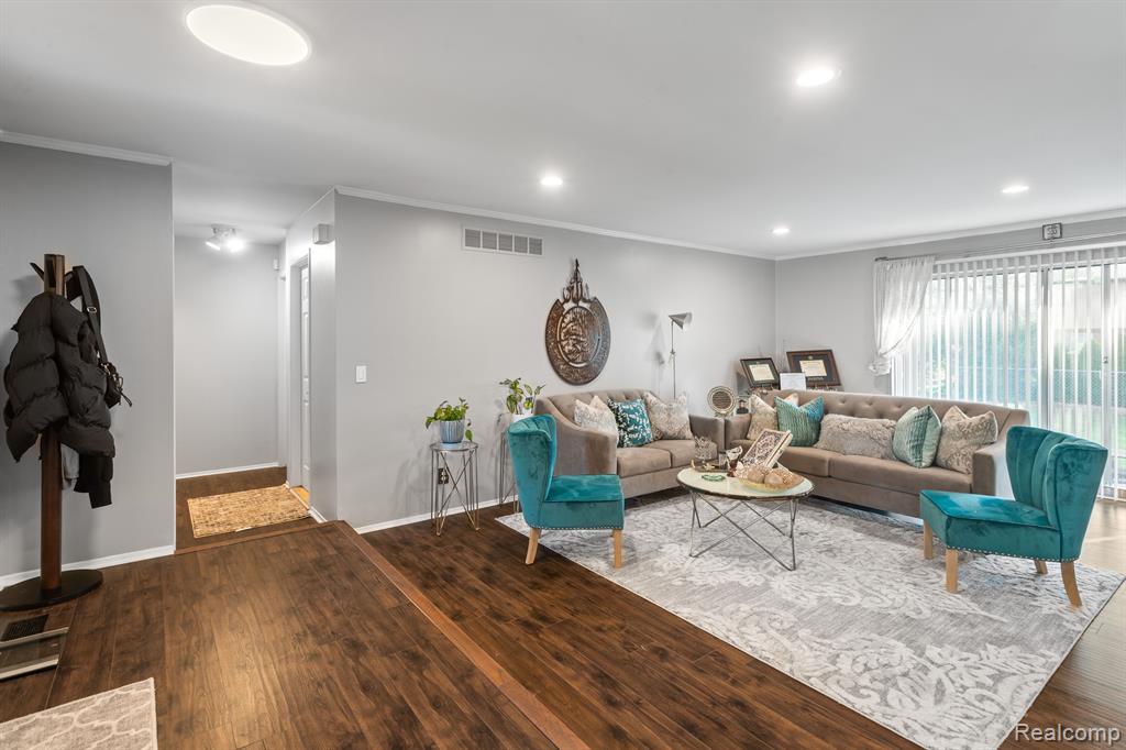 6658 Carriage Hills Drive