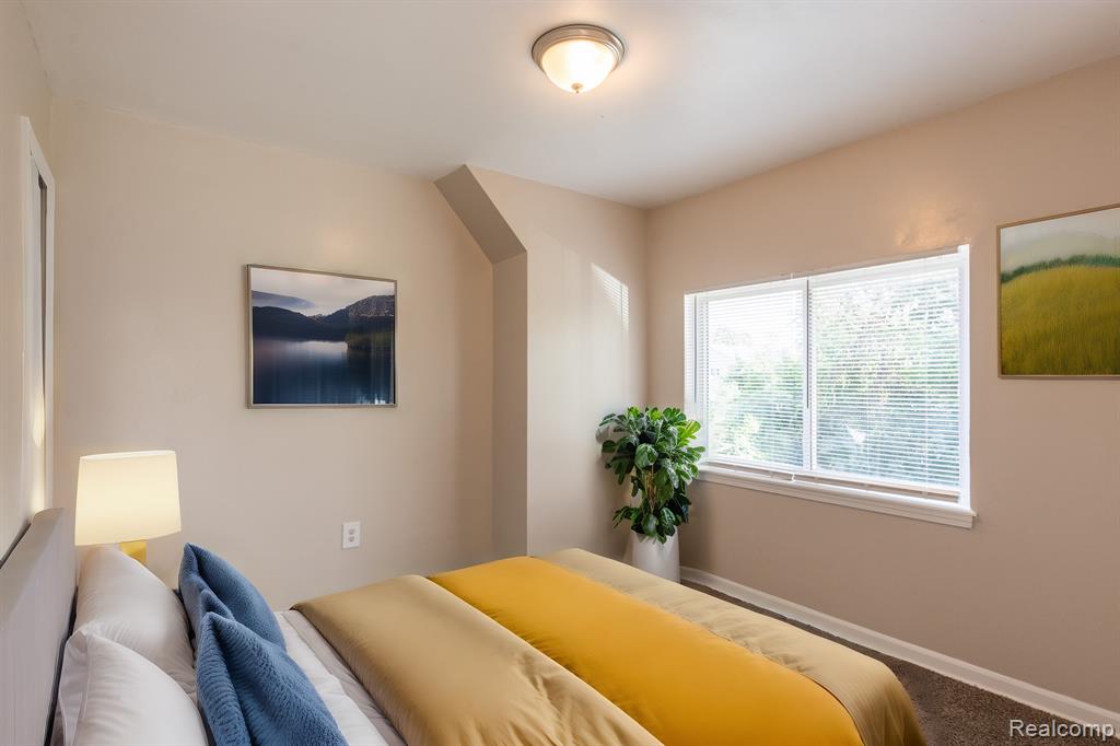 4708 Buckingham Avenue