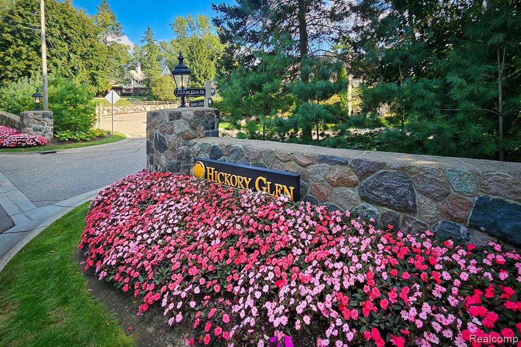 2462 Hickory Glen Drive