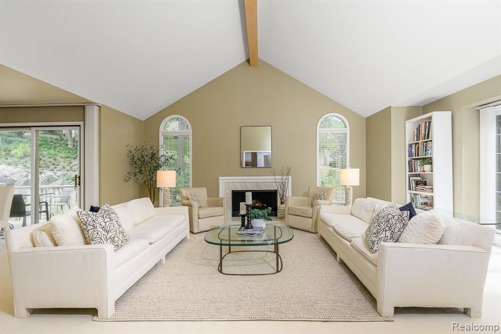 2462 Hickory Glen Drive