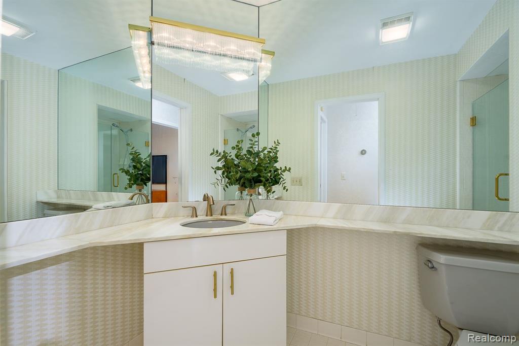 2462 Hickory Glen Drive