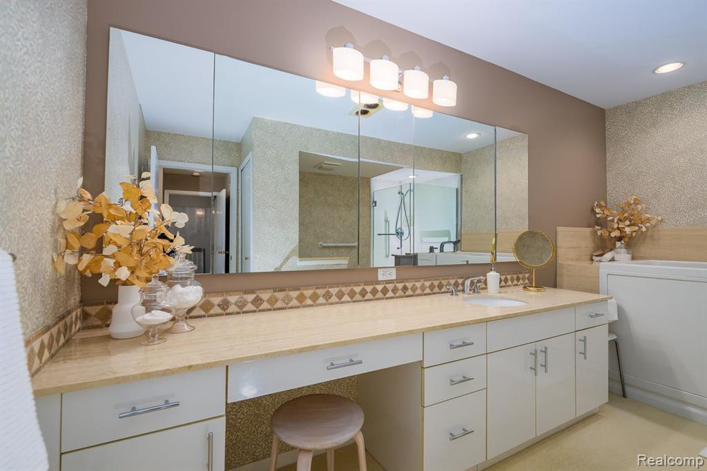 2462 Hickory Glen Drive
