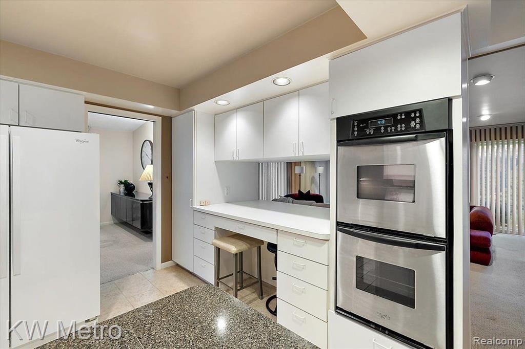 4751 S Valleyview Road