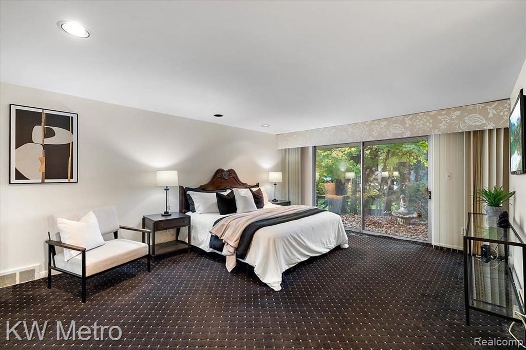 4751 S Valleyview Road