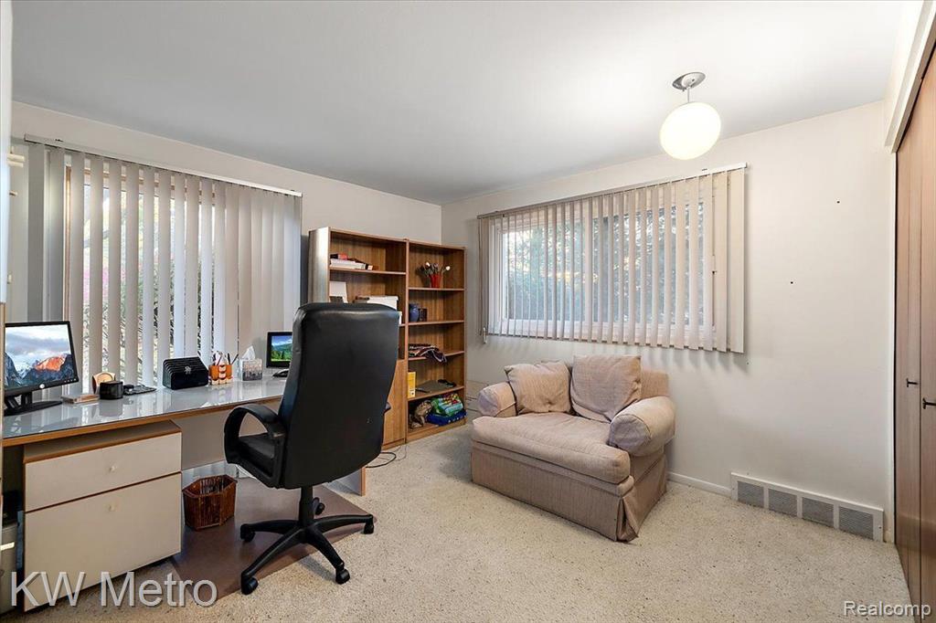 4751 S Valleyview Road