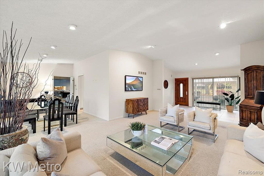 4751 S Valleyview Road