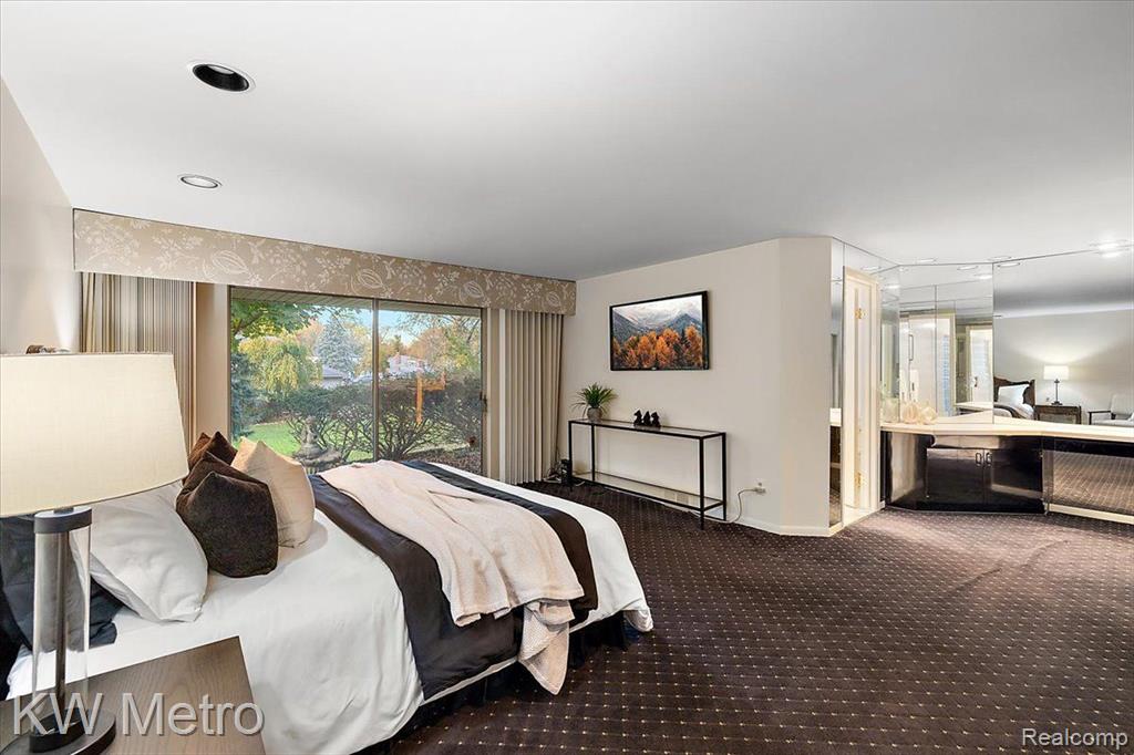 4751 S Valleyview Road