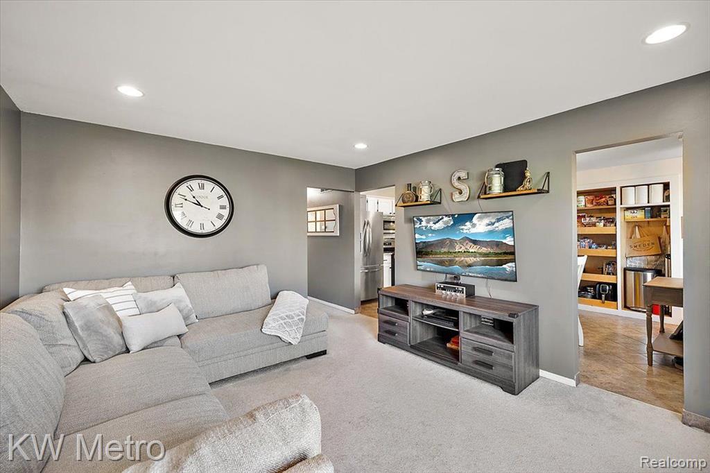 27096 Barrington Street