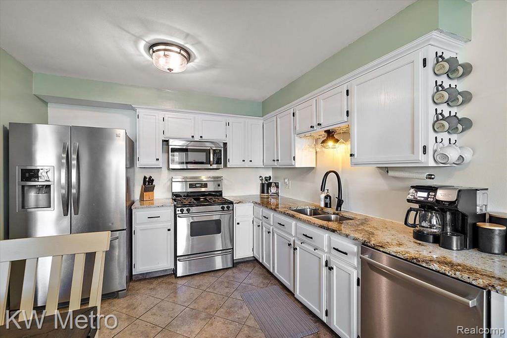 27096 Barrington Street