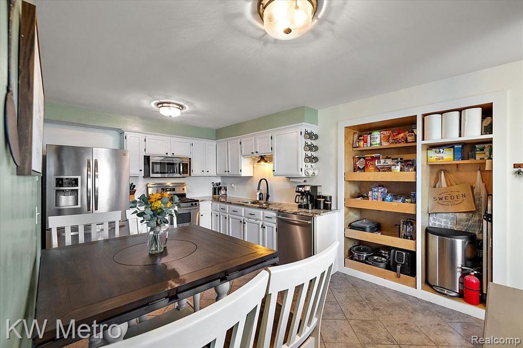 27096 Barrington Street