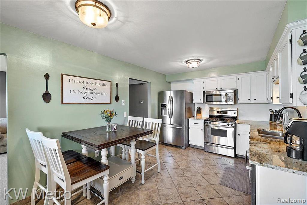 27096 Barrington Street