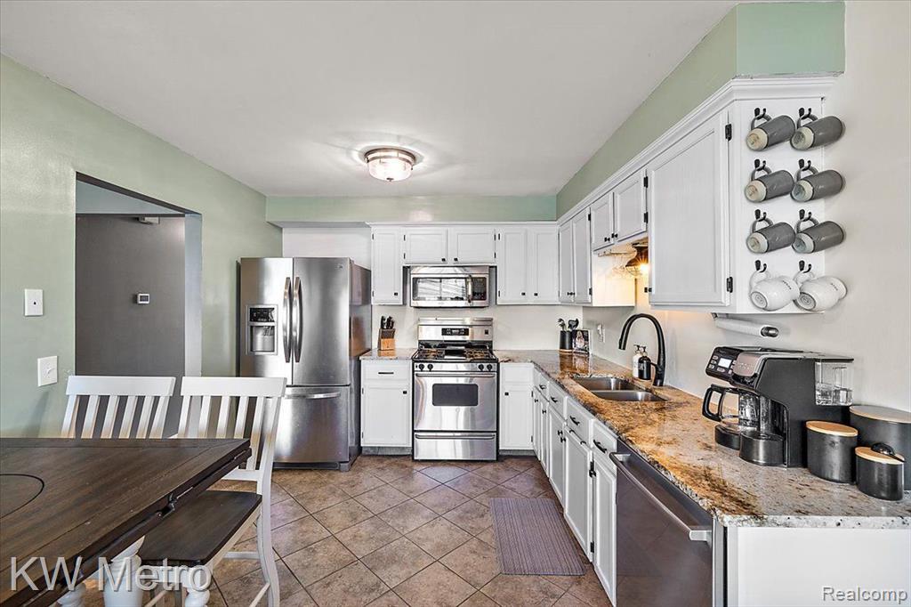 27096 Barrington Street