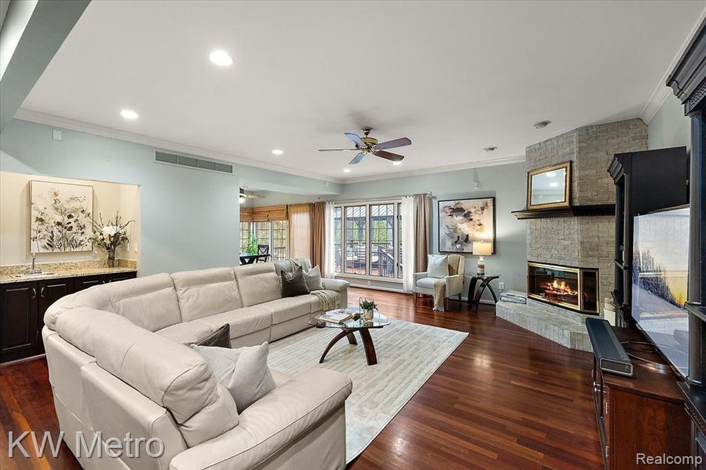 2673 John Warren Drive