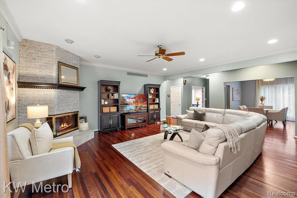 2673 John Warren Drive