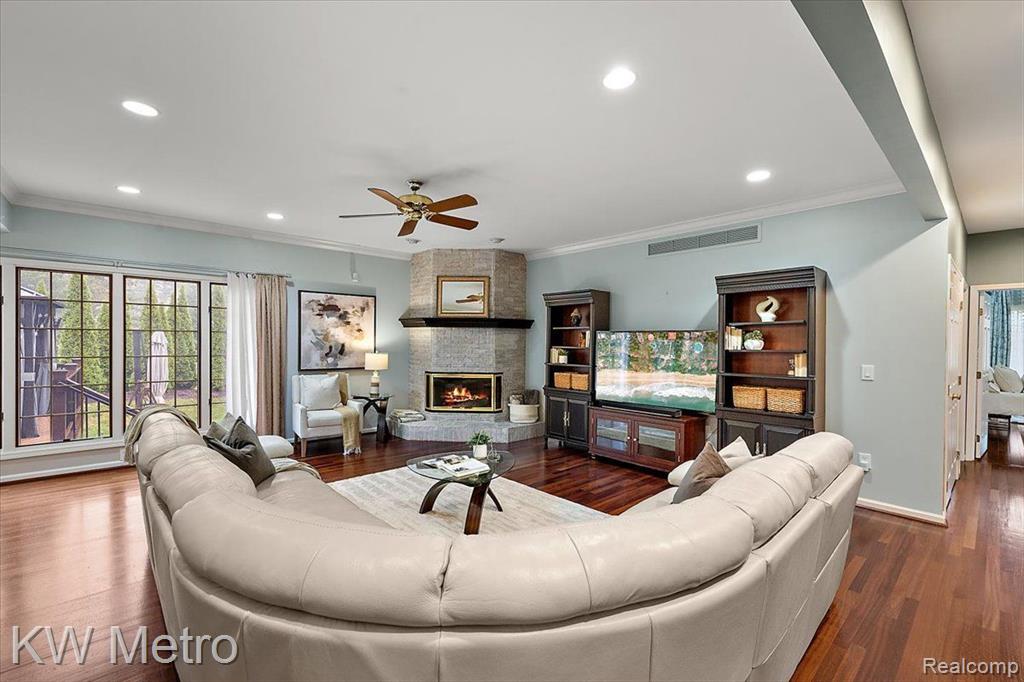 2673 John Warren Drive