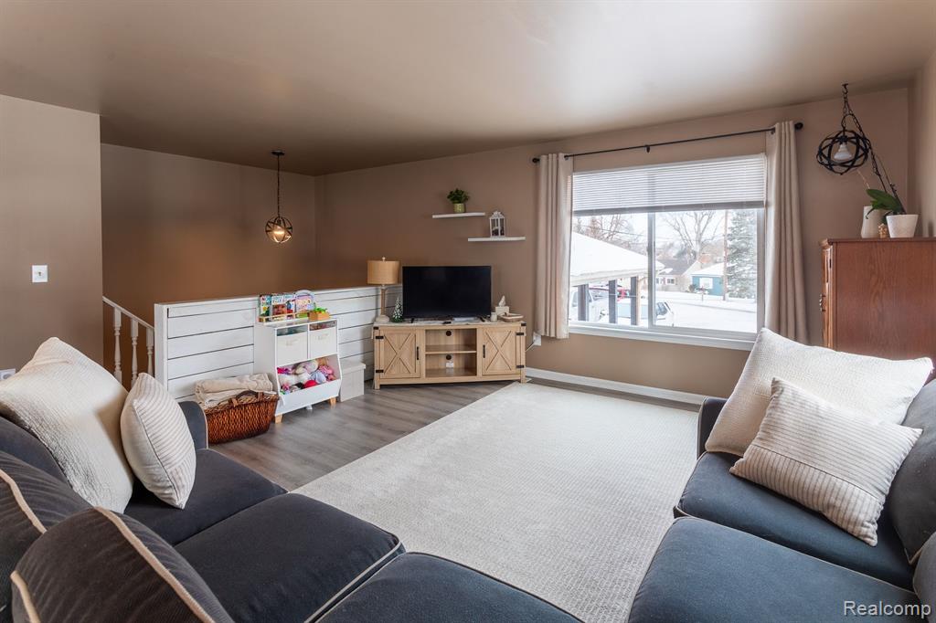 1913 Lakesview Drive