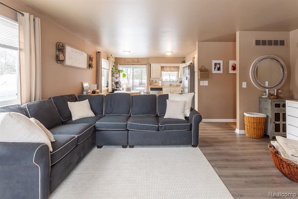 1913 Lakesview Drive