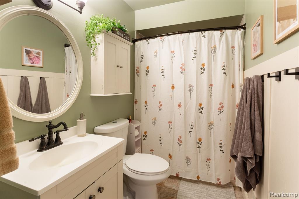 1913 Lakesview Drive