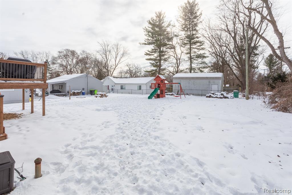 1913 Lakesview Drive