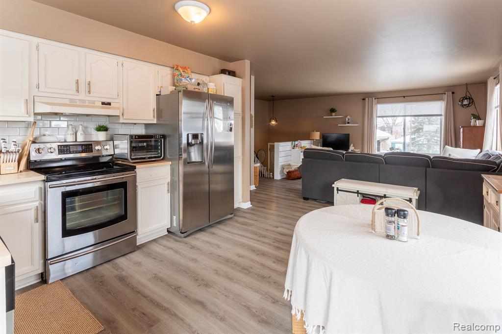 1913 Lakesview Drive