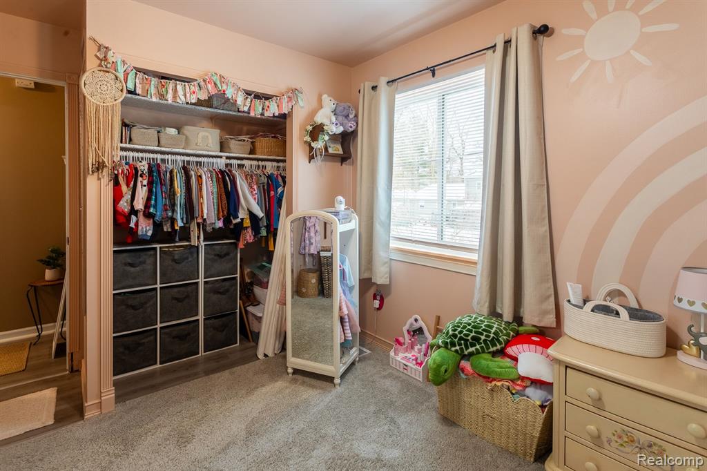 1913 Lakesview Drive