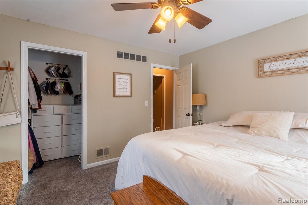 1913 Lakesview Drive