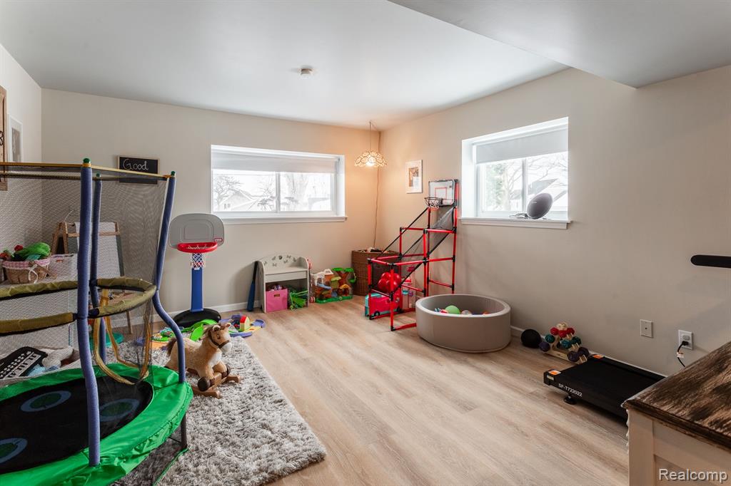 1913 Lakesview Drive