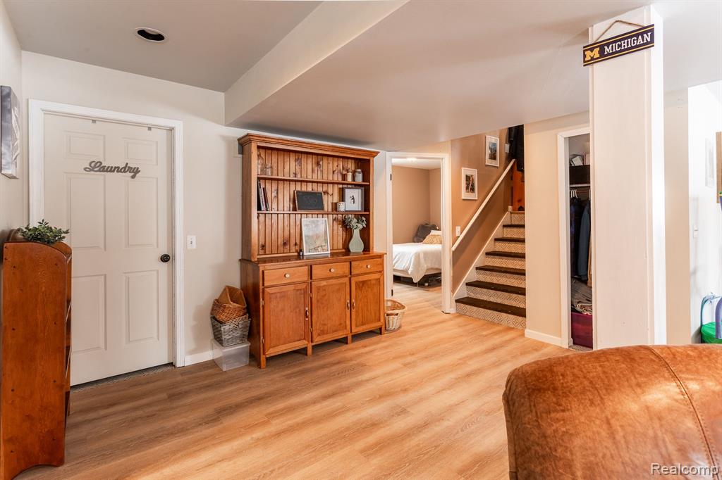 1913 Lakesview Drive