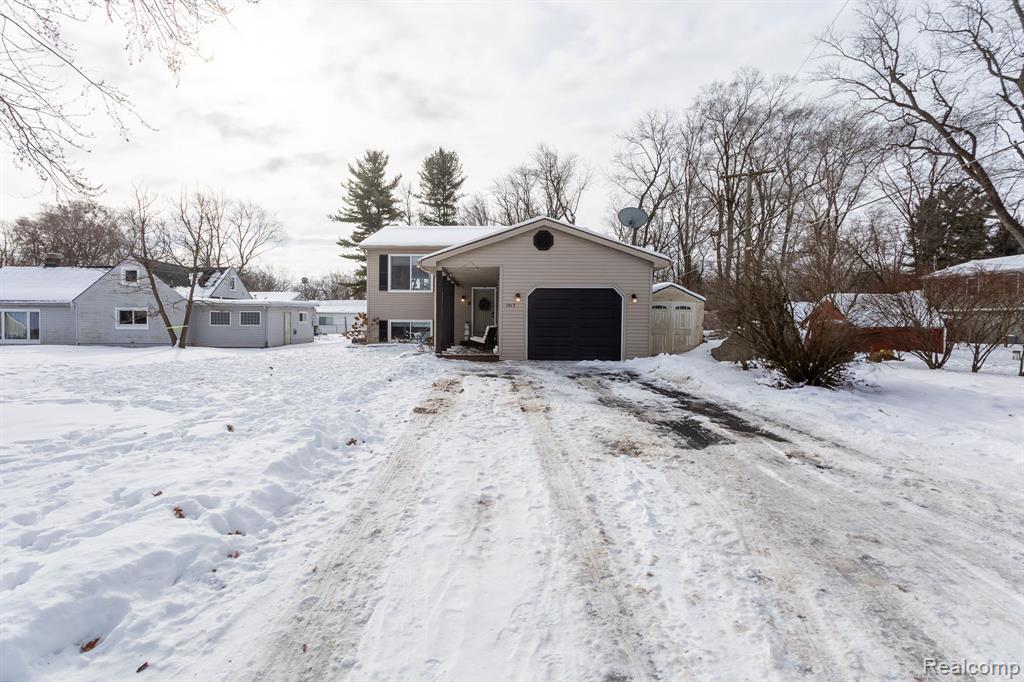 1913 Lakesview Drive