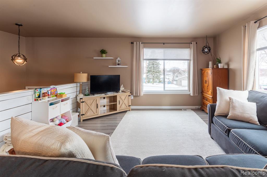 1913 Lakesview Drive