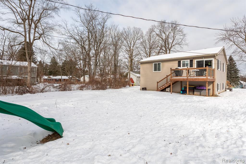 1913 Lakesview Drive