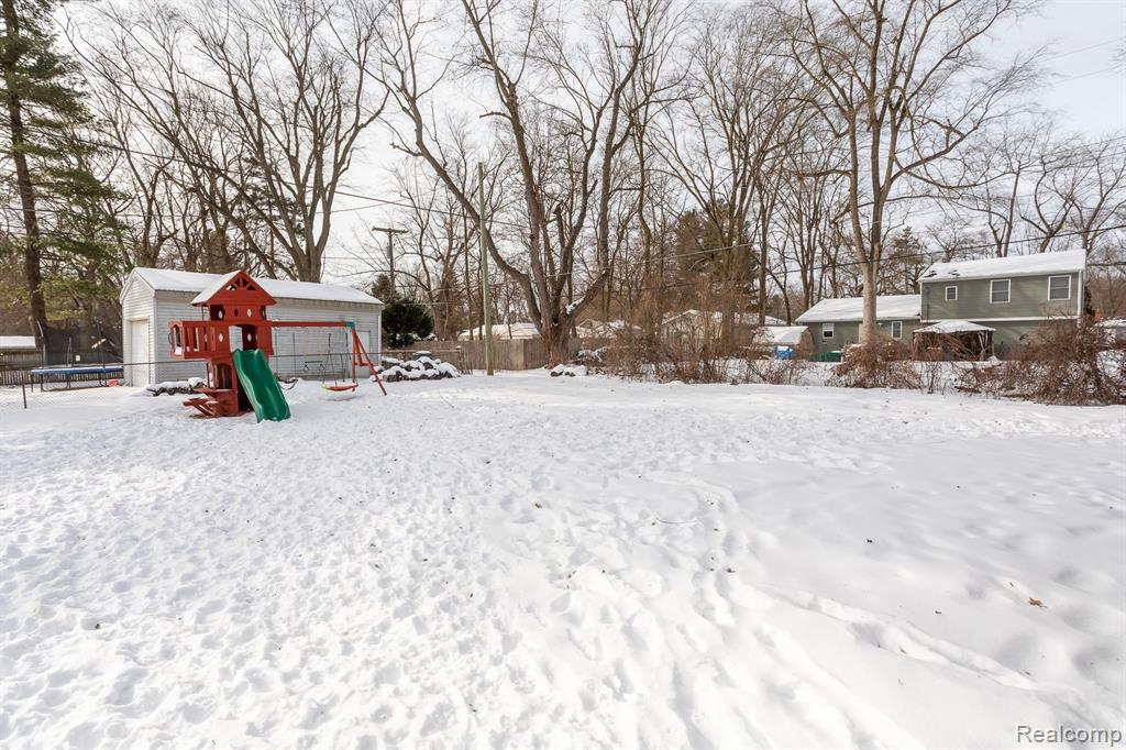 1913 Lakesview Drive