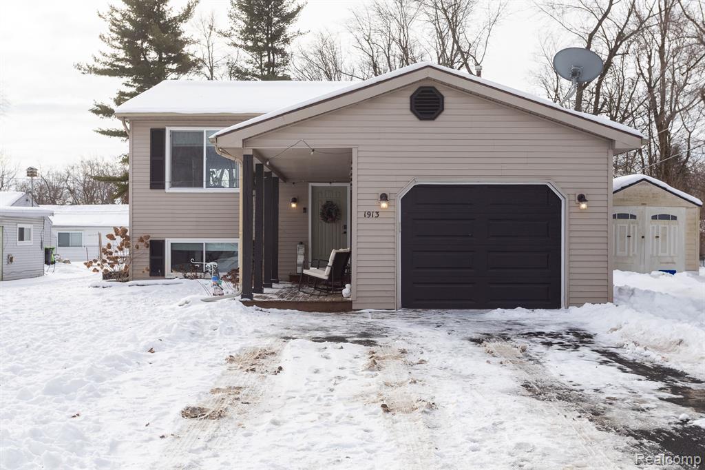 1913 Lakesview Drive