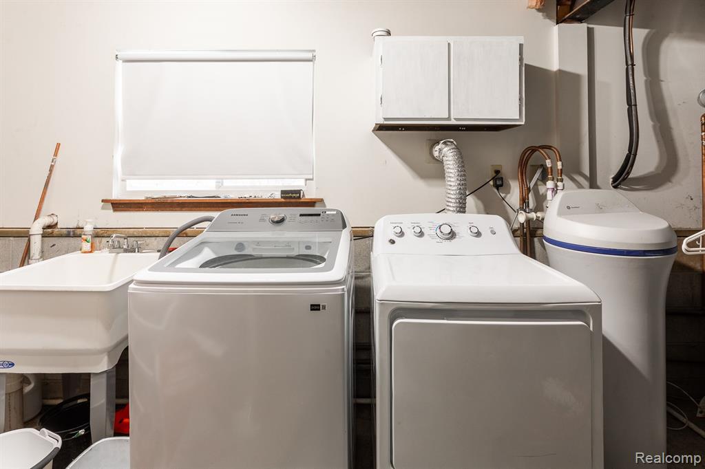 1913 Lakesview Drive