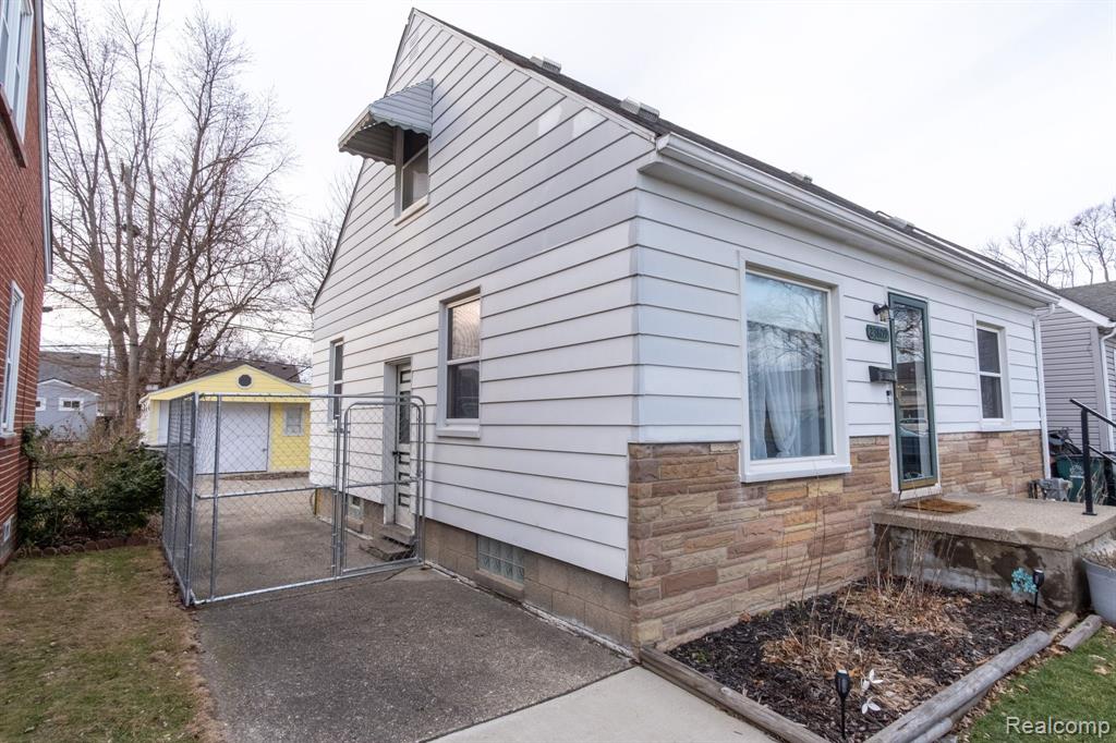 23809 Harding Avenue