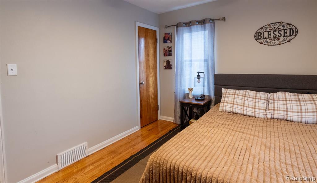 23809 Harding Avenue