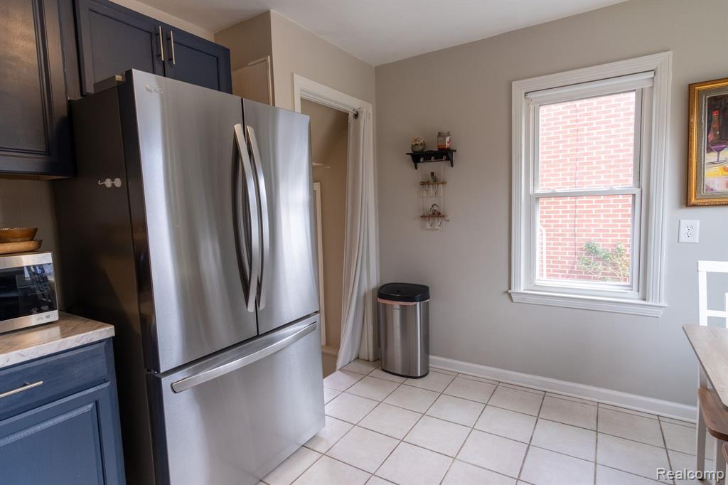 23809 Harding Avenue