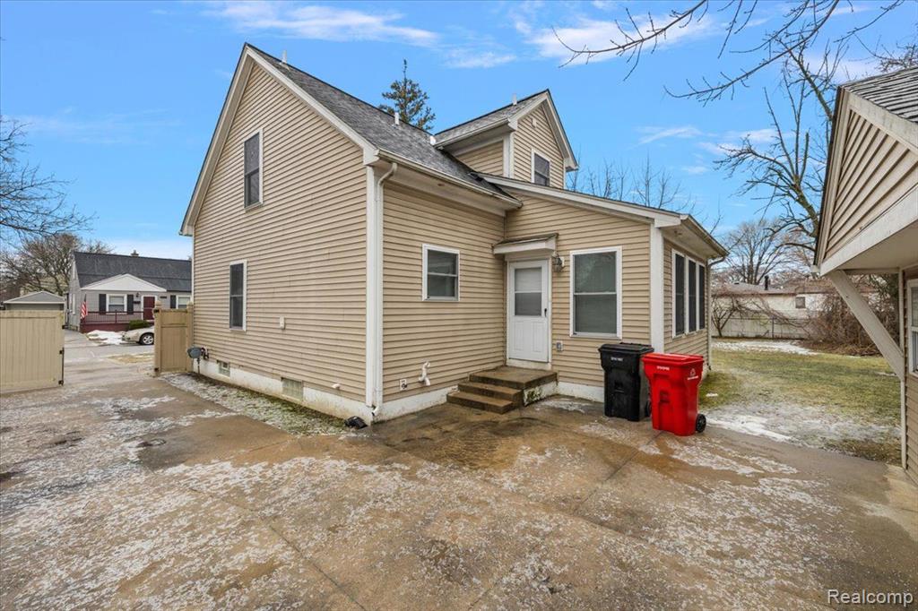 16441 Roberts Street