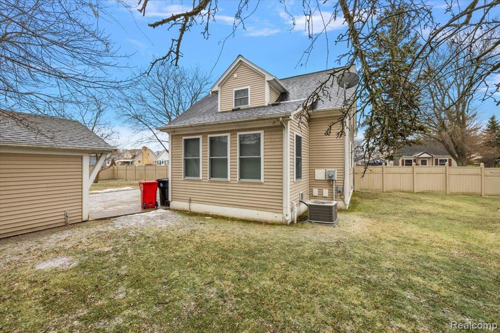 16441 Roberts Street