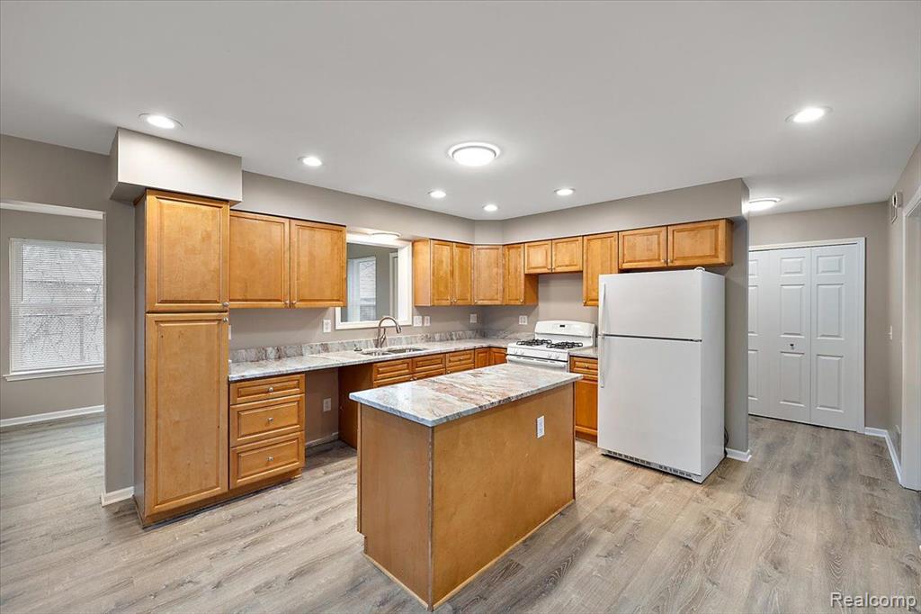 16441 Roberts Street