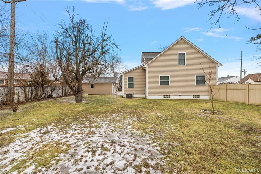 16441 Roberts Street