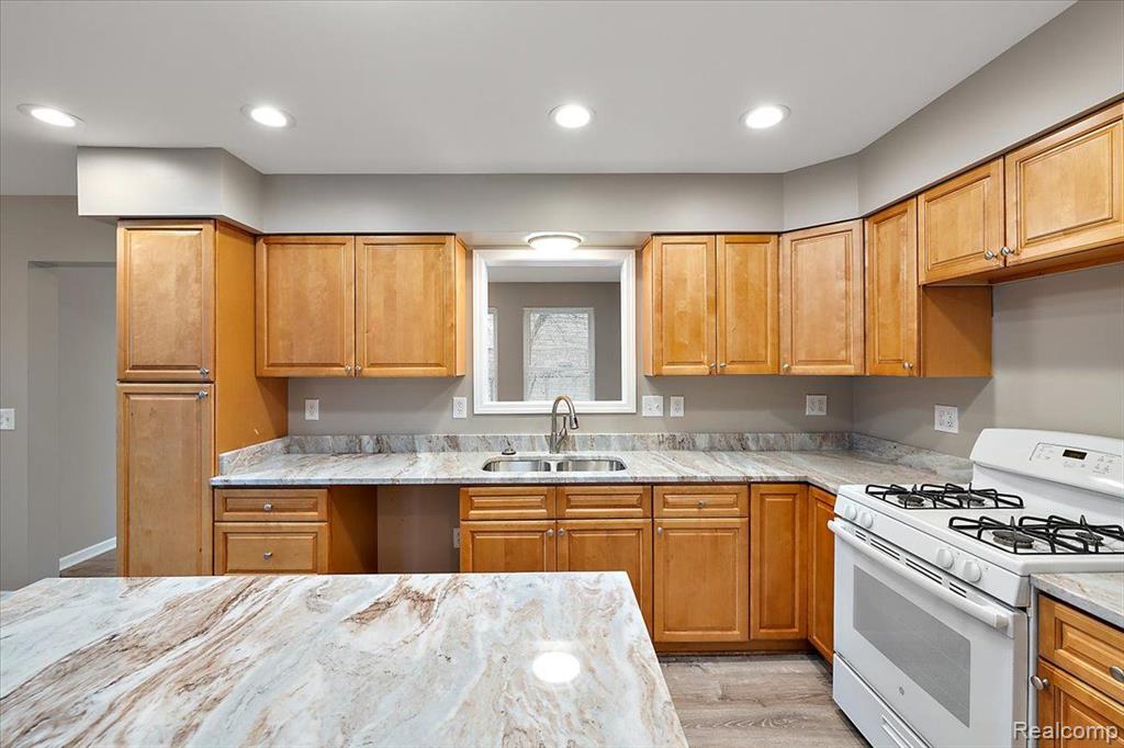 16441 Roberts Street