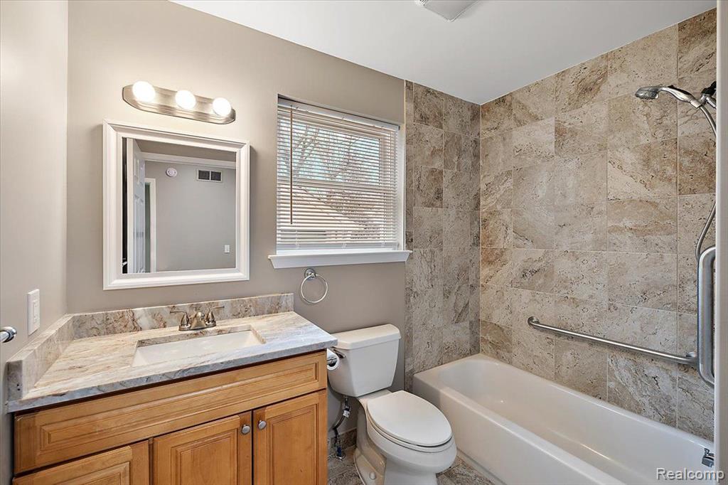 16441 Roberts Street