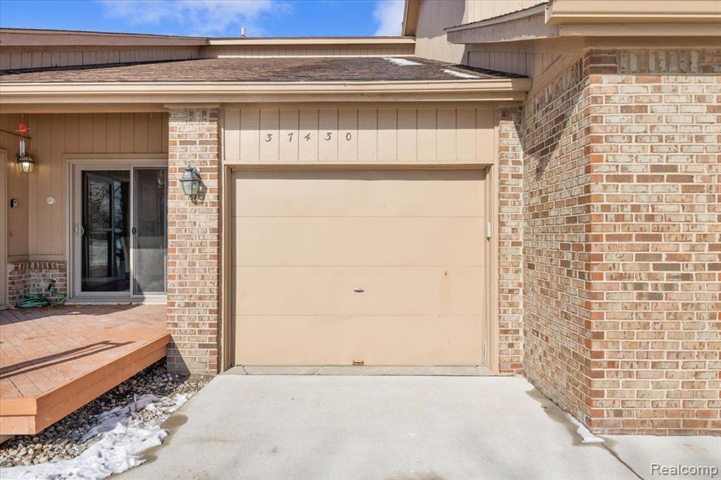 37430 N Laurel Park Drive