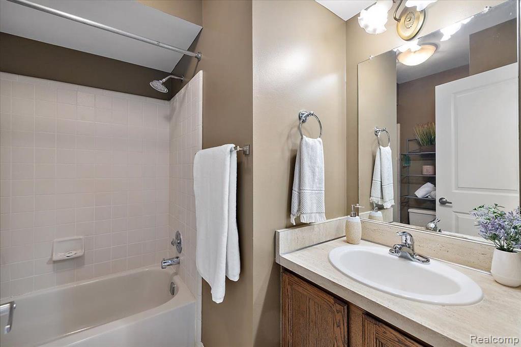 37430 N Laurel Park Drive